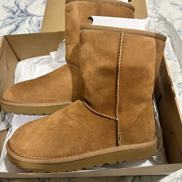 Uggs Classic Short II size 6 - Picture 5 of 8